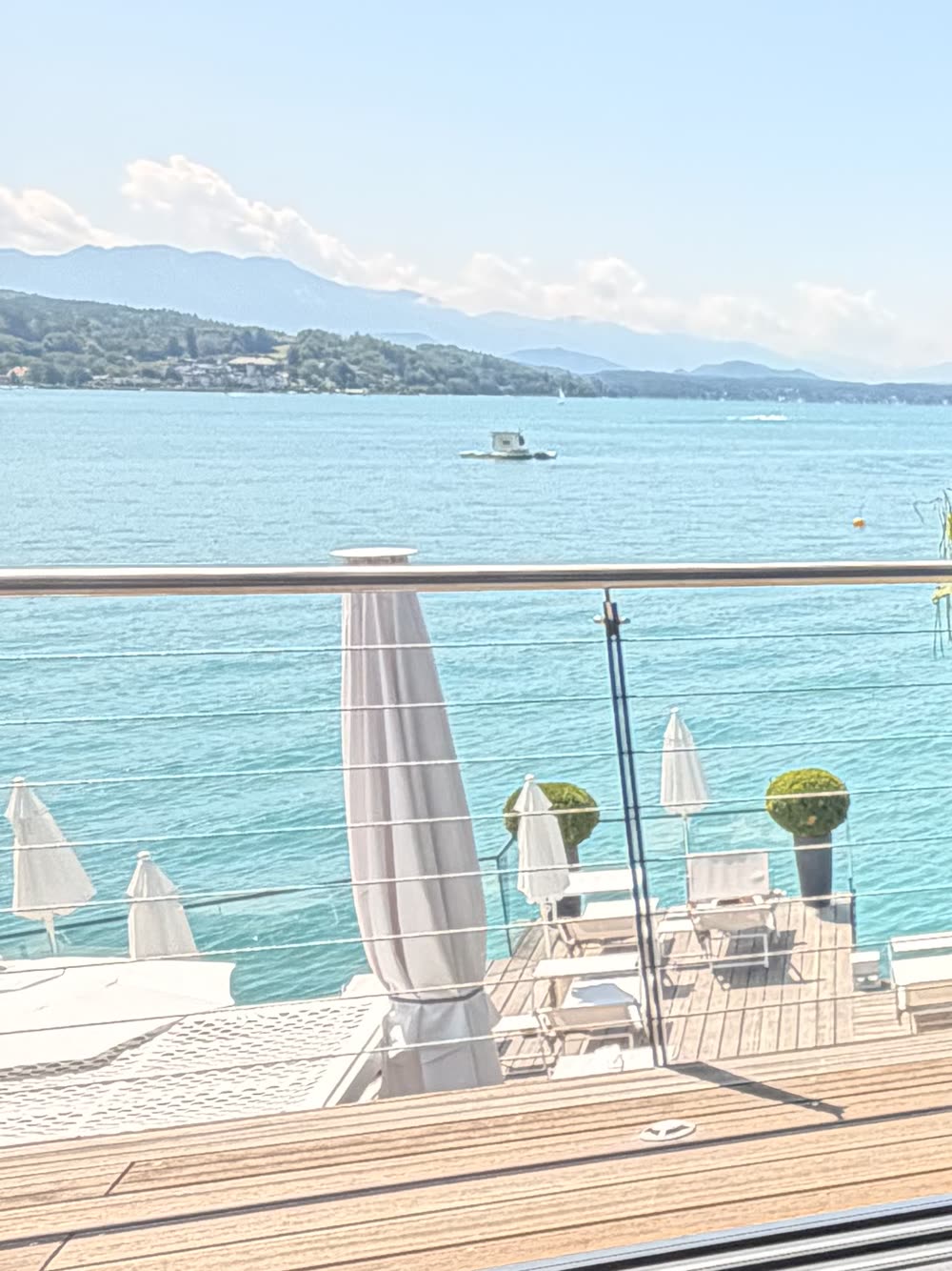 Blick vom Glashaus auf den Wörthersee
